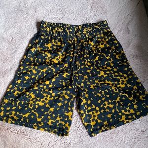Black and gold printed sleep short